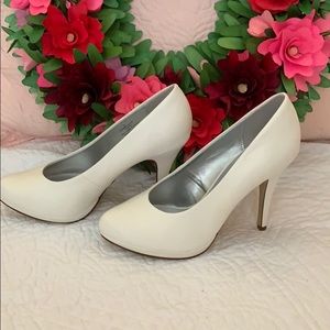 Size 8 white Jawbreaker by Xappeal